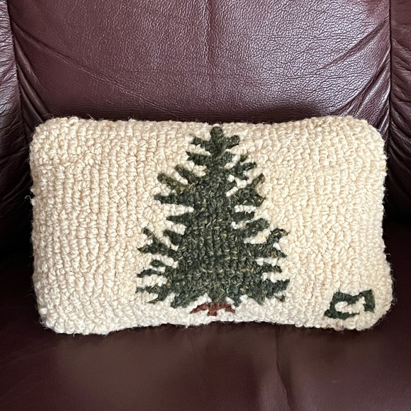 Chandler 4 Corners Laura Megroz Hooked Wool Throw Pillow Little Tree Christmas - Picture 2 of 5